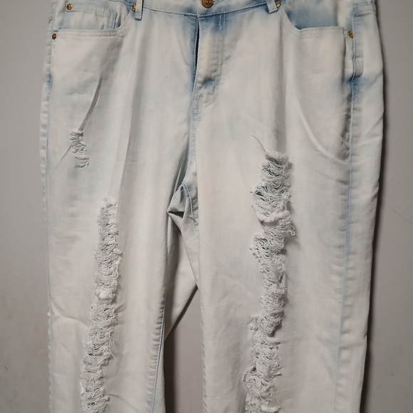 Nicki Minaj Ladies Light Blue Distressed Jeans. Size 13/14 - Picture 6 of 13